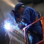 Extremidades sendo unidas através do processo de soldagem